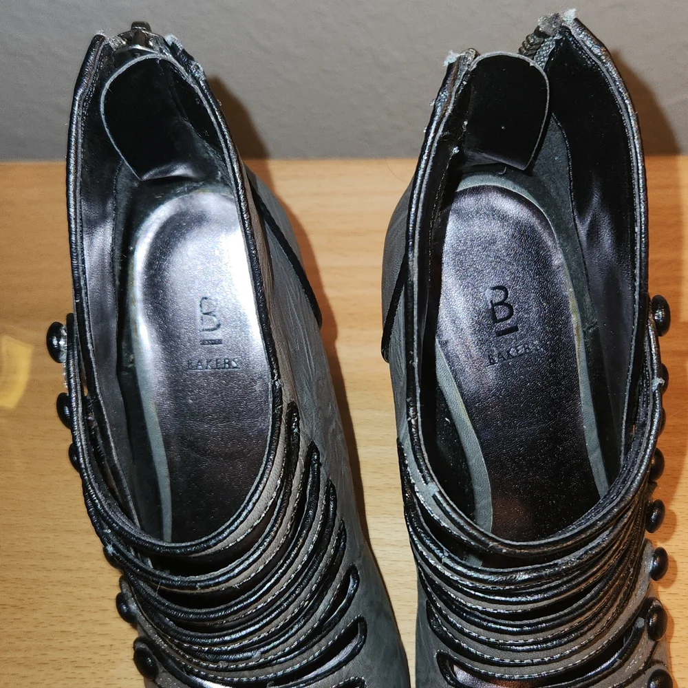 Bakers Chleo heel gray Sz 6 b